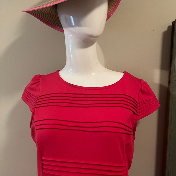 Elle hot pink dress with cap sleeves - Picture 2 of 5